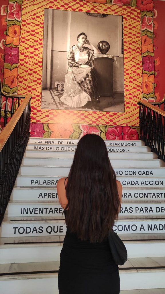 Carmen frente a Frida Kahlo